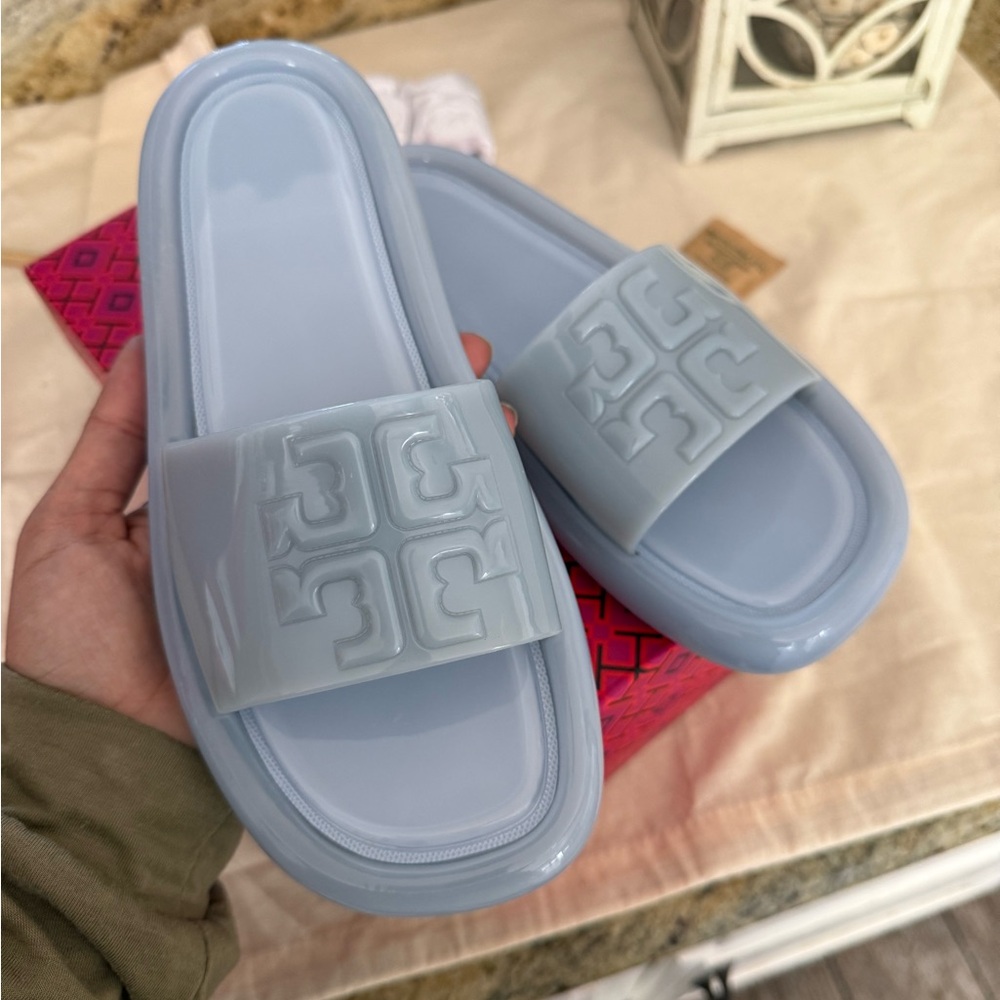 New Tory Burch Bubble Jelly You/ Color Dew Blue - Picture 1 of 7